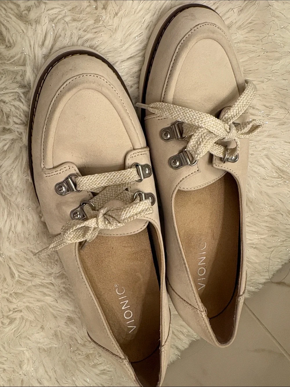 Vionic Women's Cream Lace-Up Moccasin Flats